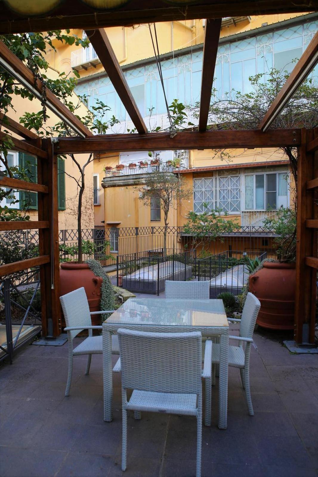 Suite Piazza Del Gesu By Domusextra Napoli Bagian luar foto