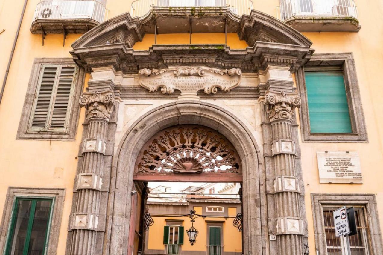 Suite Piazza Del Gesu By Domusextra Napoli Bagian luar foto
