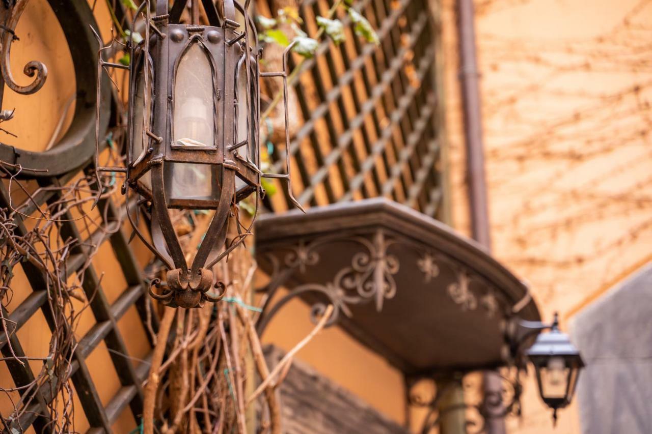 Suite Piazza Del Gesu By Domusextra Napoli Bagian luar foto