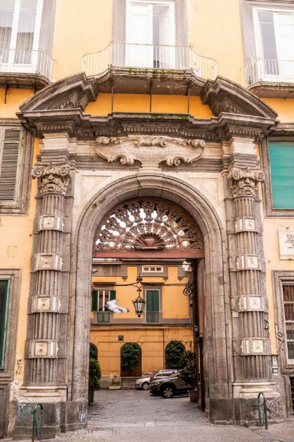 Suite Piazza Del Gesu By Domusextra Napoli Bagian luar foto