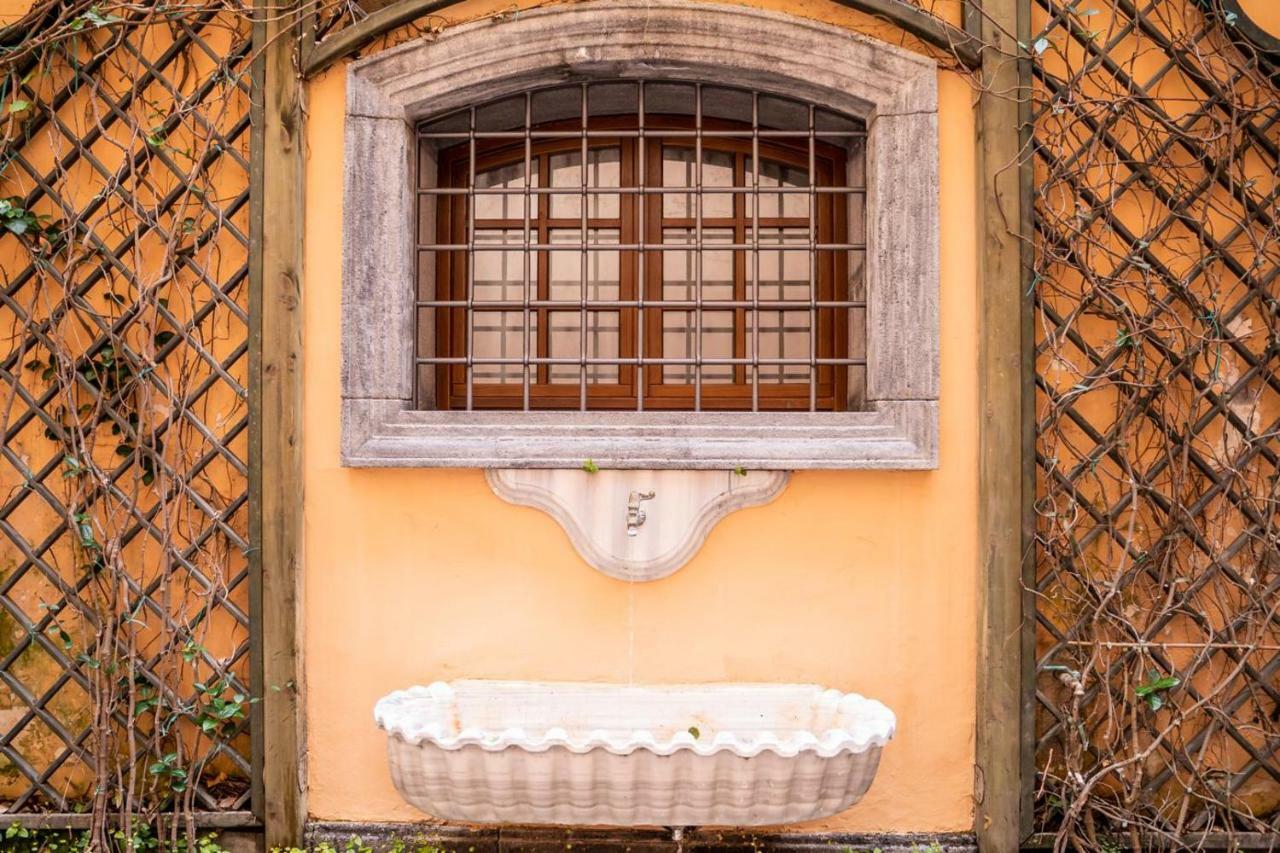 Suite Piazza Del Gesu By Domusextra Napoli Bagian luar foto