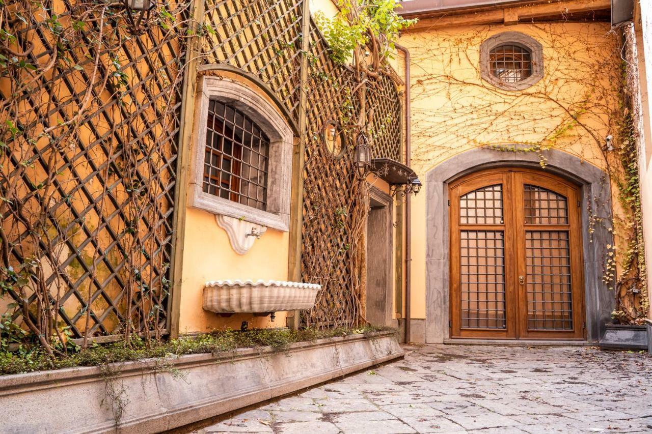 Suite Piazza Del Gesu By Domusextra Napoli Bagian luar foto